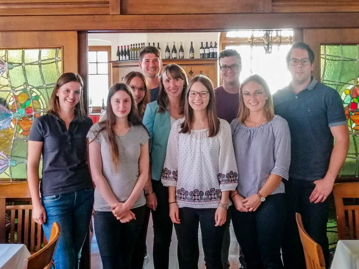 Drei Auszubildende und drei duale Studenten für ihre guten Abschlüsse geehrt